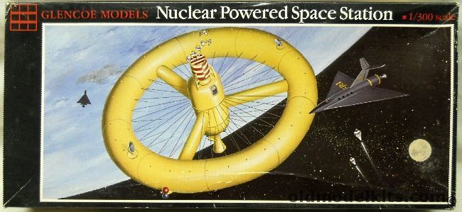 Glencoe 1/300 Nuclear Powered Space Station - (ex Strombecker Walt Disney's Space Station Man in Space), 05909 plastic model kit